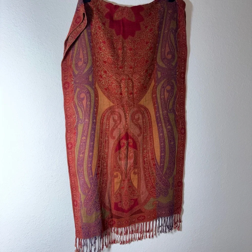 N/A intricate paisley